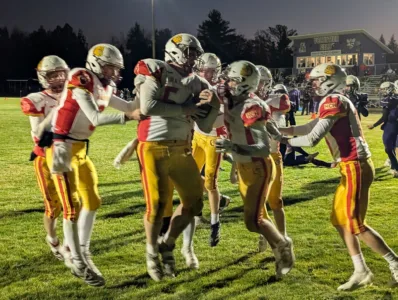 Purple Hornets football puts late sting to Bulldogs